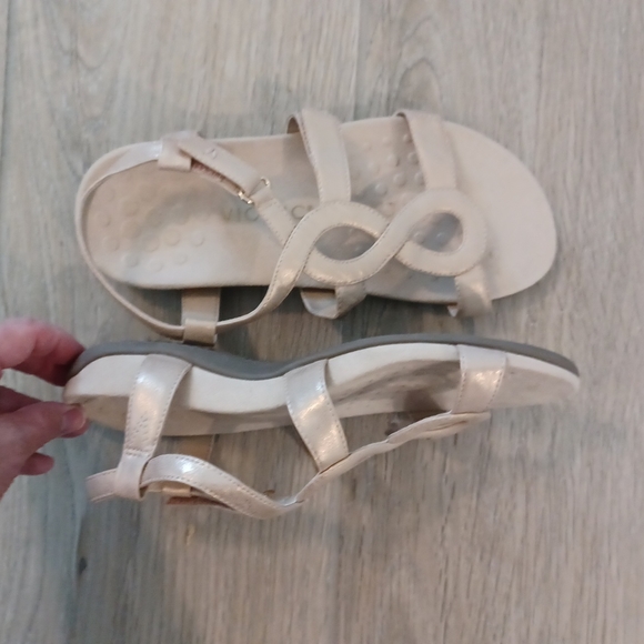 Vionic Orthotic Strappy Jodie Rose Gold Sandal - Picture 11 of 16